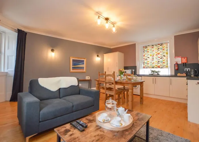 The Gallery Apartment - Oban Town Centre Apartment, Walkable To Ferry Terminal